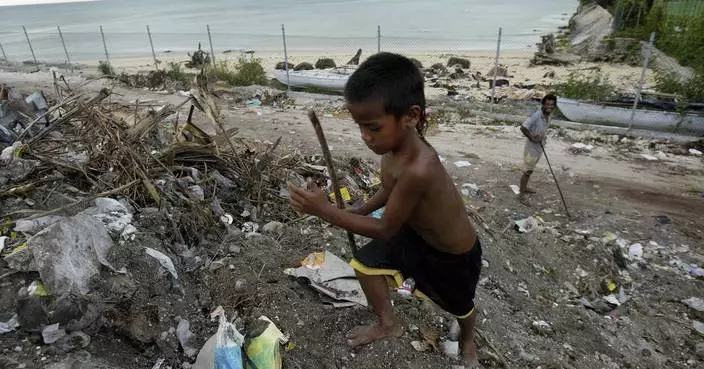 New Zealand to review aid to Kiribati after the Pacific Island nation snubs an official&#8217;s visit