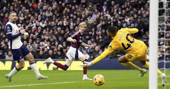 Brandon Austin, former US youth goalkeeper, makes Premier League debut and has a tough start