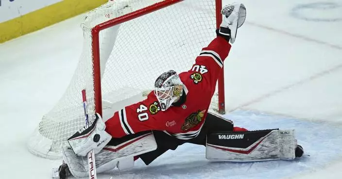 Soderblom stops 38 shots as Blackhawks end 5-game skid with 4-2 win over Canadiens