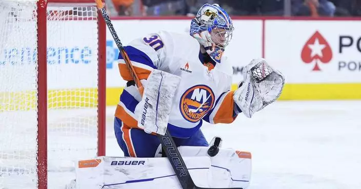 Sorokin makes 23 saves, Gatcomb gets 1st NHL goal as Islanders top Flyers 3-0 for 6th straight win