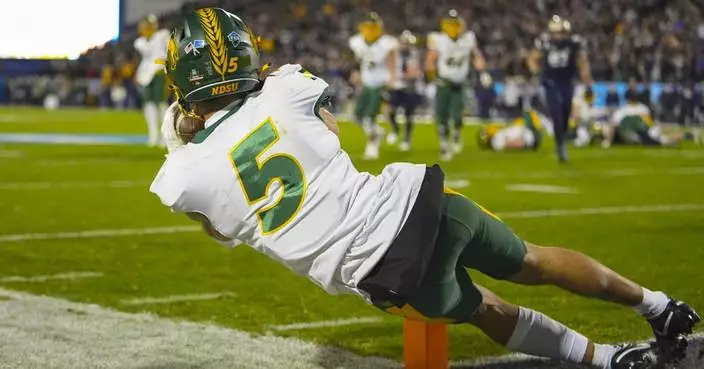 North Dakota State wins 10th FCS title as Miller accounts for 4 TDs in 35-32 win over Montana State