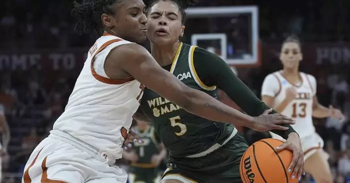 Booker scores 20 and No. 1 Texas opens March Madness with 105-61 win over No. 16 William &amp; Mary