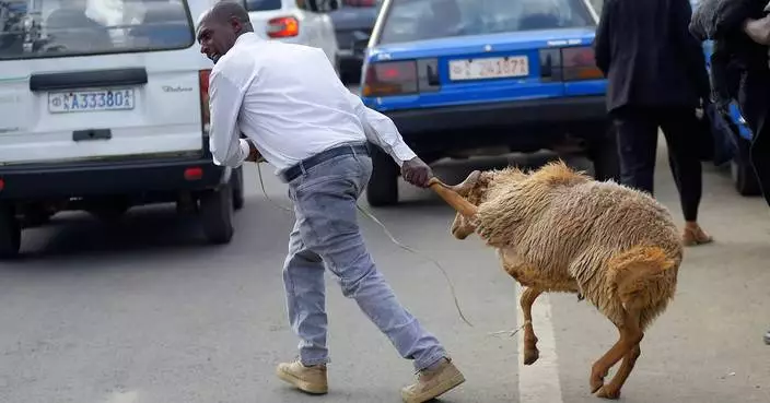 Ethiopians celebrate Easter with calls for charity and peace