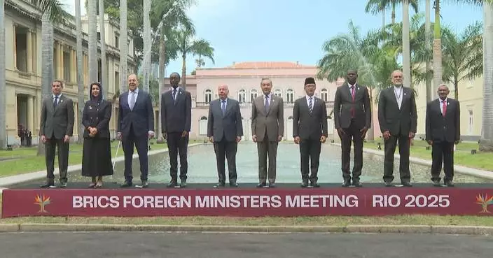 Chinese FM calls on BRICS countries to preserve world peace, development