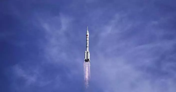 Chinese astronauts&#8217; return to earth delayed owing to weather