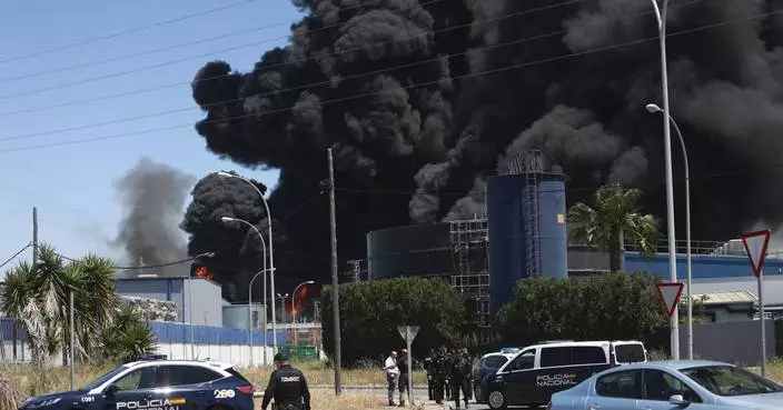 An explosion at a chemical plant near Spain&#8217;s Seville leads to warnings for thousands