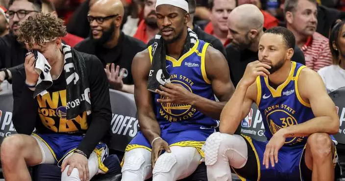 Curry ices his right thumb after Warriors struggle across the board and lose to Rockets in Game 5