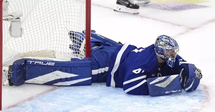 Maple Leafs goalie Anthony Stolarz leaves Game 1 against the Panthers with an apparent head injury