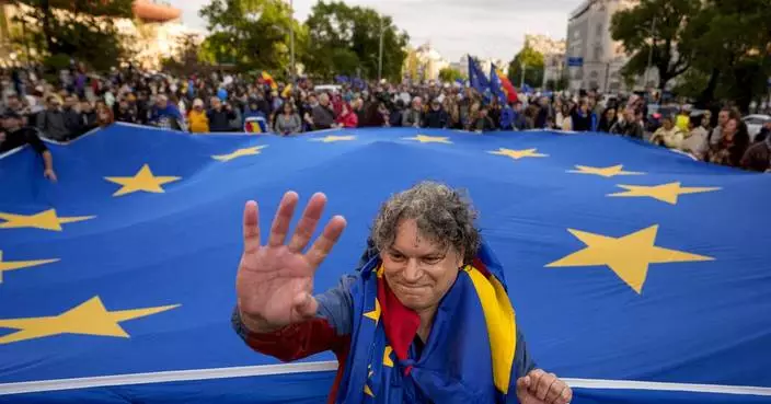 Thousands join a pro-EU rally in Romania’s capital as pivotal presidential runoff looms