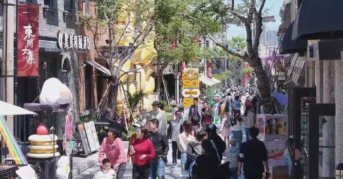 China bustles with colorful activities during May Day holiday