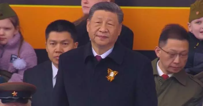 Xi salutes PLA Guard of Honor at Victory Day parade in Moscow