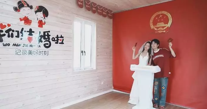 Beijing registers 1,400 marriages in Day 1 of new rules