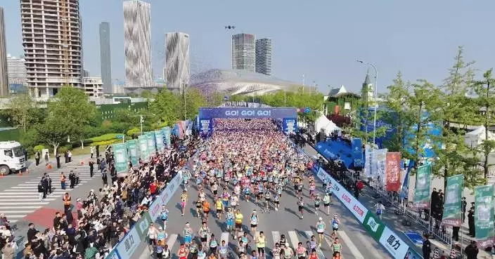 35th Dalian Marathon attracts 33,000 runners from around world