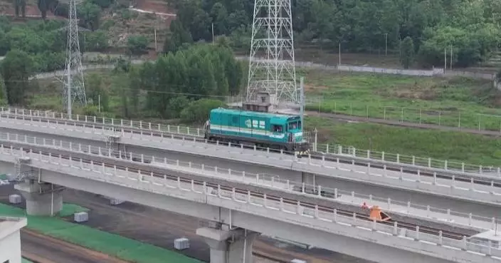China&#8217;s 1st hydrogen locomotive starts trial commercial operation