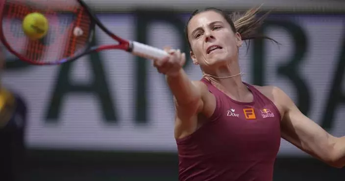 Emma Navarro stunned by Jessica Bouzas Maneiro in French Open first round