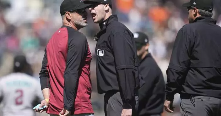 Diamondbacks manager Lovullo gets tossed, then ejects entire umpiring crew in game vs Giants