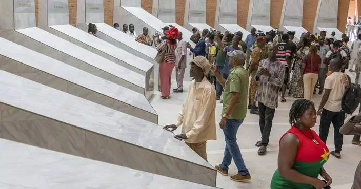Burkina Faso&#8217;s military leaders turn to &#8216;Africa&#8217;s Che Guevara&#8217; to rally struggling country