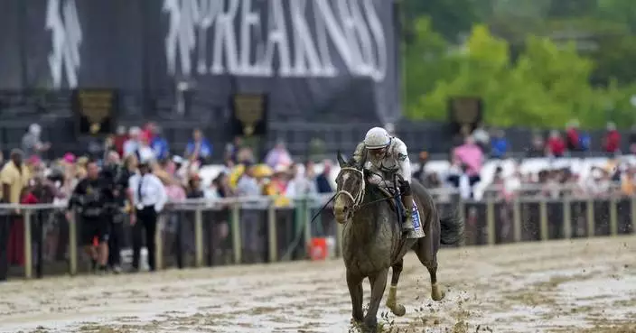 Favorite Margie&#8217;s Intention handles the slop at Pimlico, wins the Black-Eyed Susan