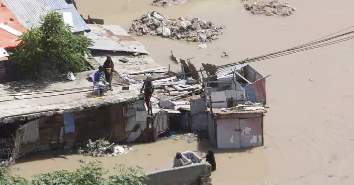 At least seven people die as heavy rains leave waist-high floodwaters in Somalia&#8217;s capital