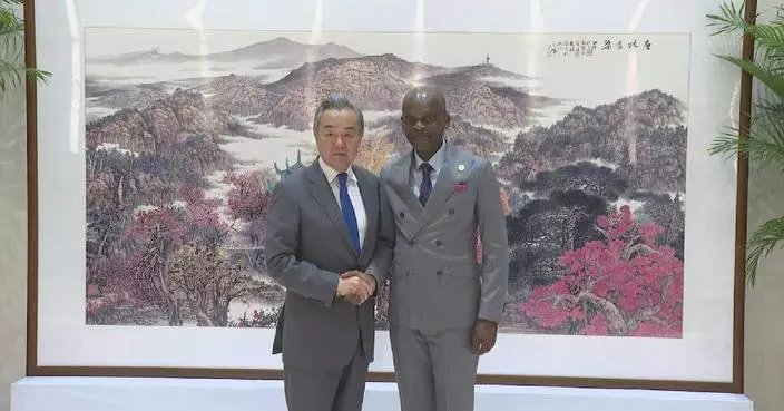 Wang Yi meets with Togolese foreign minister