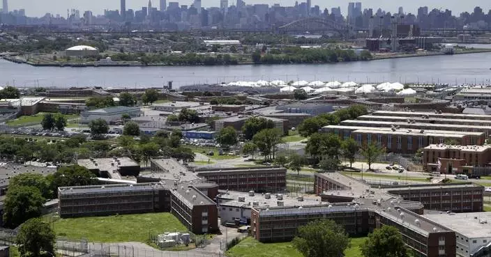 Judge blocks plan to allow immigration agents in New York City jail
