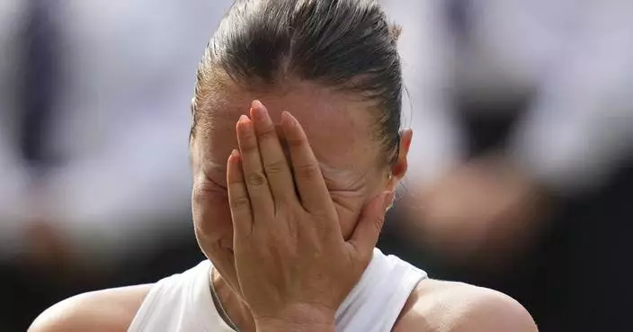 Amanda Anisimova thanks her mom through tears after 6-0, 6-0 loss to Iga Swiatek in Wimbledon final
