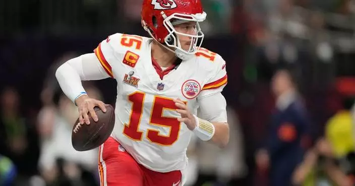 Patrick Mahomes is voted the NFL&#8217;s top quarterback by AP writers
