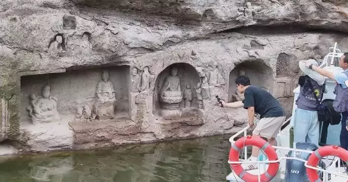 Ancient cliff carvings surface in Chongqing