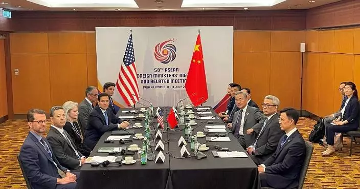 Chinese foreign minister meets U.S. Secretary of State in Malaysia