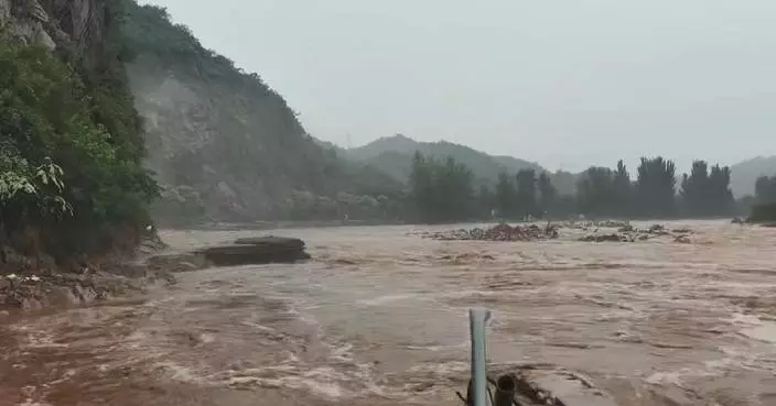 Relief efforts underway as torrential rain batter districts of Beijing