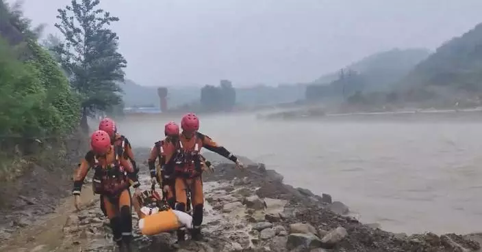 Residents rescued, evacuated amid continuous torrential rain in Beijing