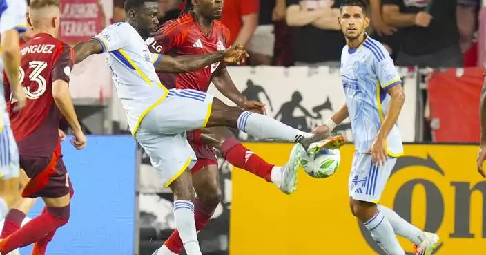 Emmanuel Latte Lath converts stoppage-time PK for Atlanta in 1-1 tie with Toronto