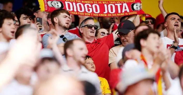 Liverpool players and fans pay tribute to Diogo Jota in first game since forward&#8217;s death