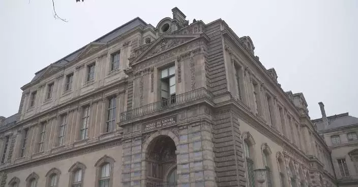 Paris Louvre museum robbery leaves visitors shocked