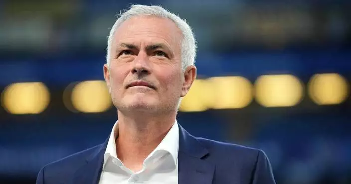 Mourinho the center of attention on losing return to Stamford Bridge