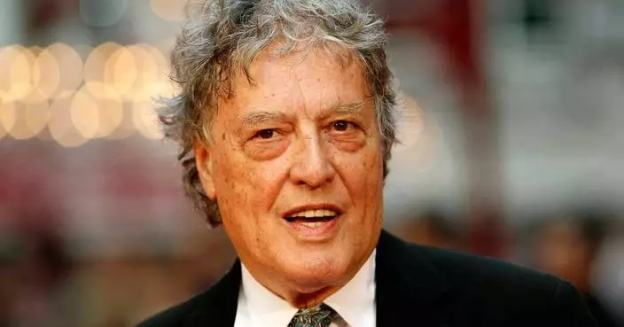 Tom Stoppard, sparkling playwright who won an Oscar for ‘Shakespeare In Love,’ dies at 88
