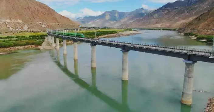 Former herder in Xizang fulfills railway dream on world&#8217;s highest electrified route