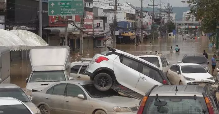 Southern Thailand floods overwhelm rescue teams