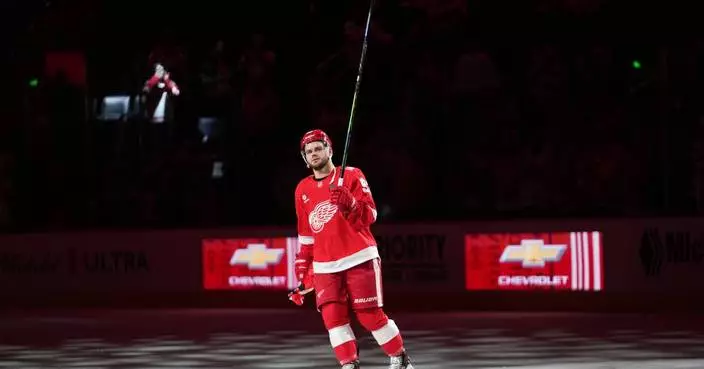 Raymond scores tiebreaking goal in 3rd period as Red Wings beat Rangers 2-1