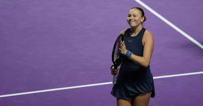 Anisimova beats Swiatek to join Rybakina in last four at WTA Finals
