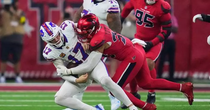 Texans&#8217; defense shines with 8 sacks, 3 turnovers in win over Bills