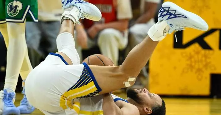 Stephen Curry, Jimmy Butler lead the way as Warriors beat Mavericks 126-116 on Christmas Day