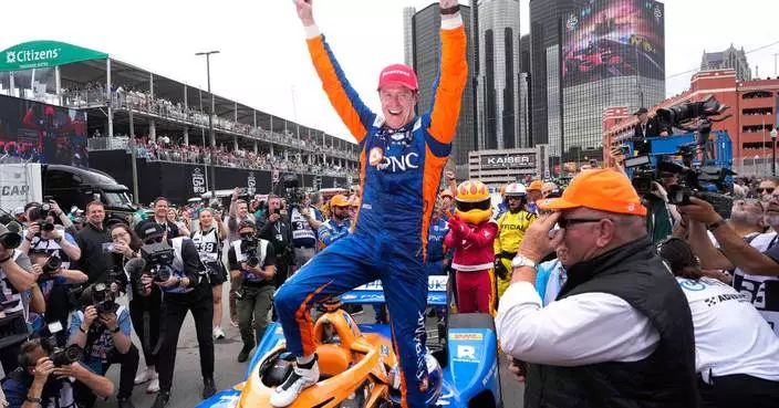 Six-time IndyCar champion Scott Dixon receives a knighthood from New Zealand