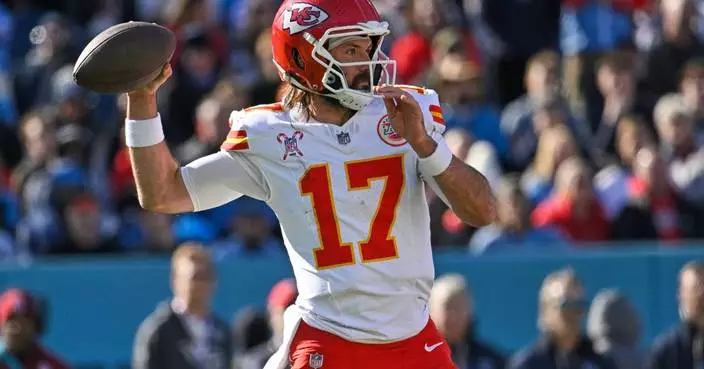 Chiefs QB Minshew questionable to return after knee injury, replaced by Oladokun