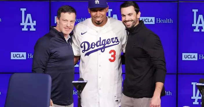 Cue the trumpets! Edwin Díaz lands in LA to start his new chapter with the champion Dodgers