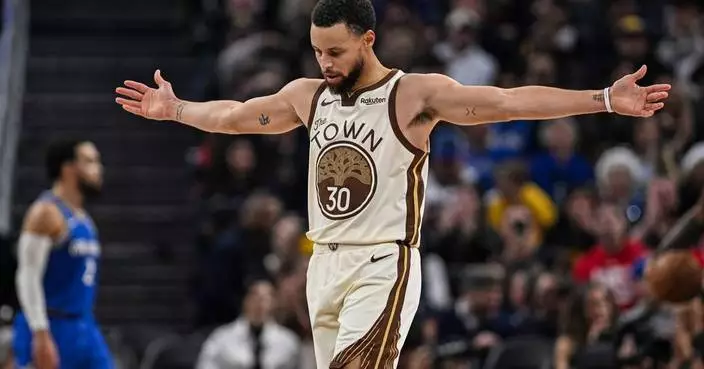 Stephen Curry's big second half carries Warriors past Magic 120-97