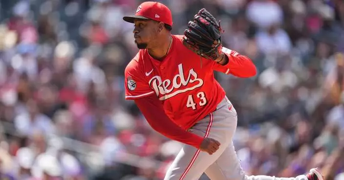 Rangers sign former All-Star reliever Alexis Díaz to a 1-year contract