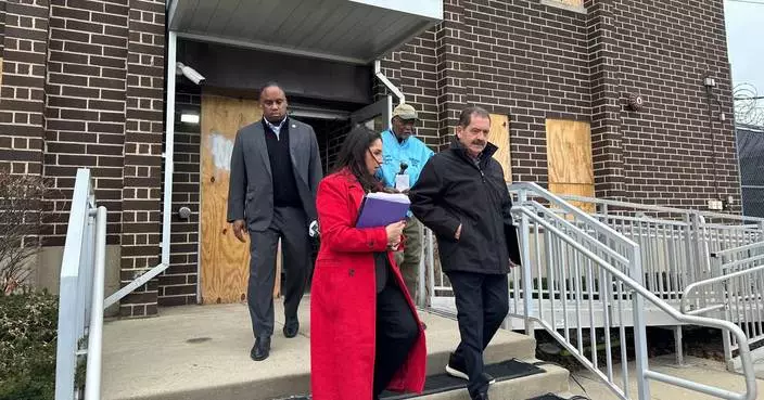 Illinois members of Congress are latest to tour immigration facilities after judge’s ruling