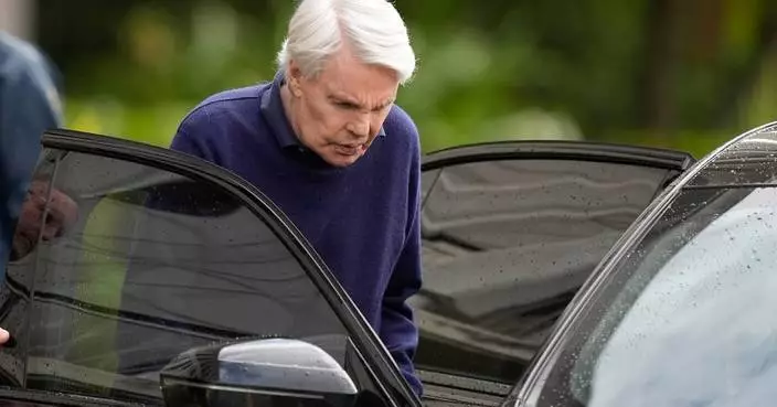 Prison officials tell judge ex-Abercrombie &amp; Fitch CEO is competent to stand trial