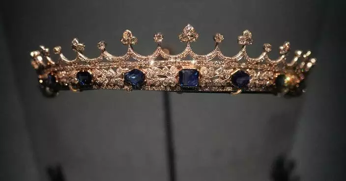 More glittering royal jewels displayed while Paris is still uneasy over the Louvre robbery